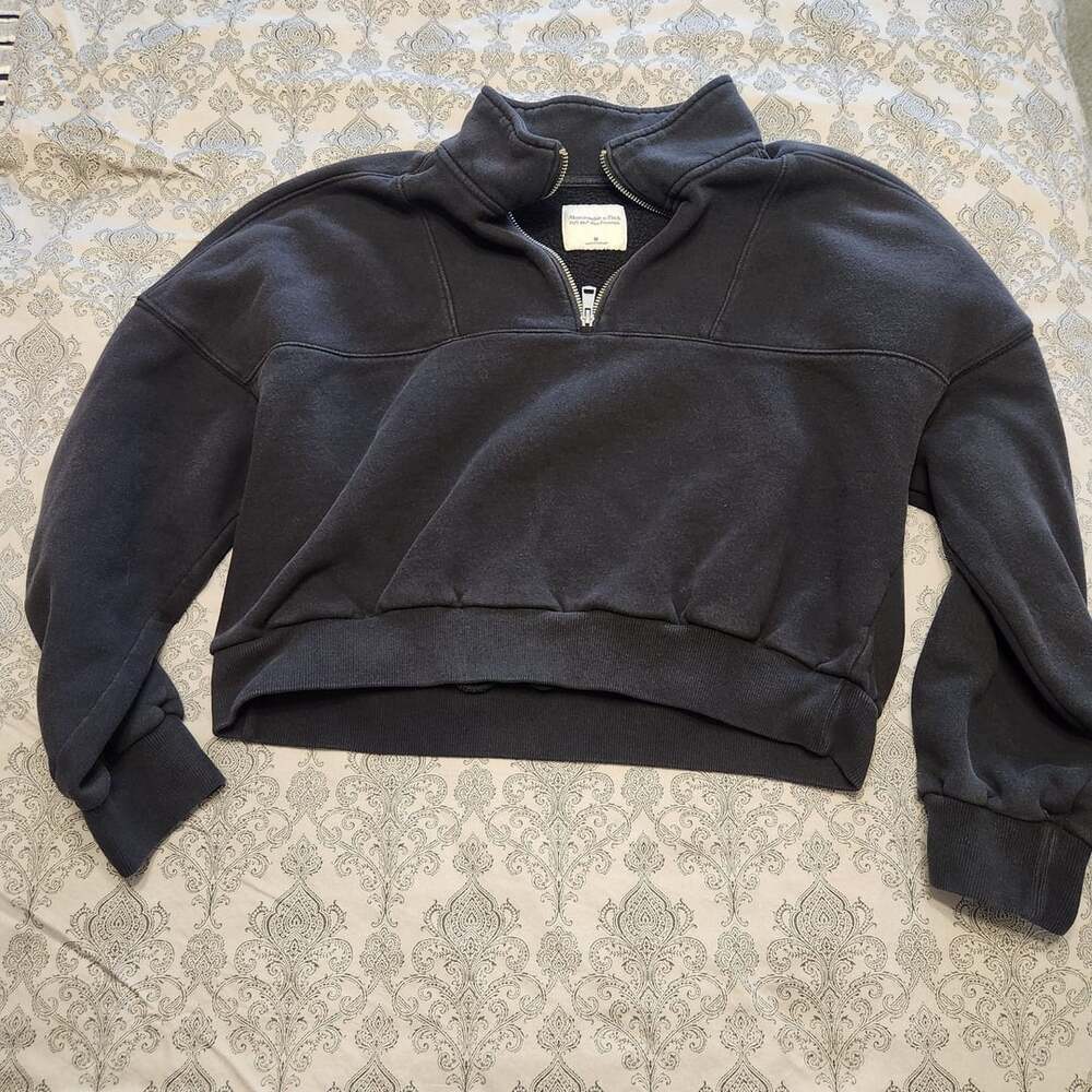 Abercrombie & Fitch Quarter Zip Sweatshirt Size M